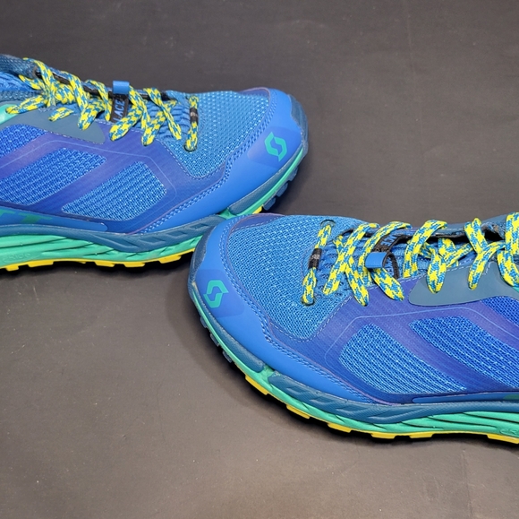 Womans Size 7.5 Trail/Walking/Running Shoes plus - Picture 14 of 15